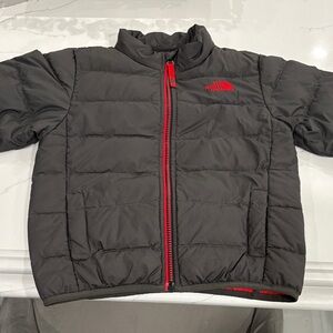 The North Face Kids Charcoal and Red Puffer Jacket Size XS 6